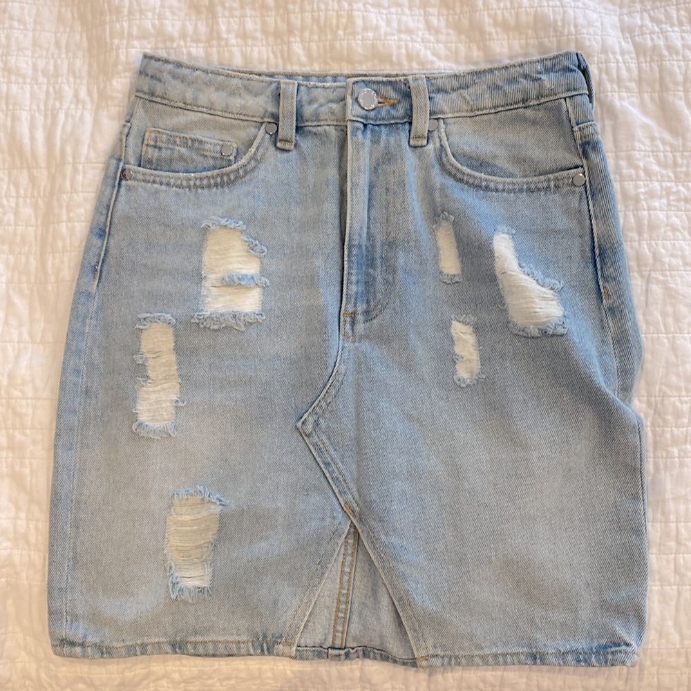 H&M denim mini skirt, size 6.